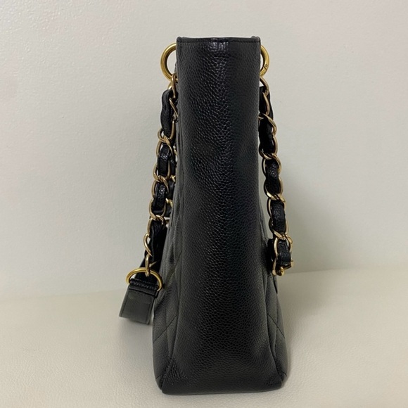 CHANEL Petite Shopping Tote (PST) in quilted caviar leather - Picture 5 of 15
